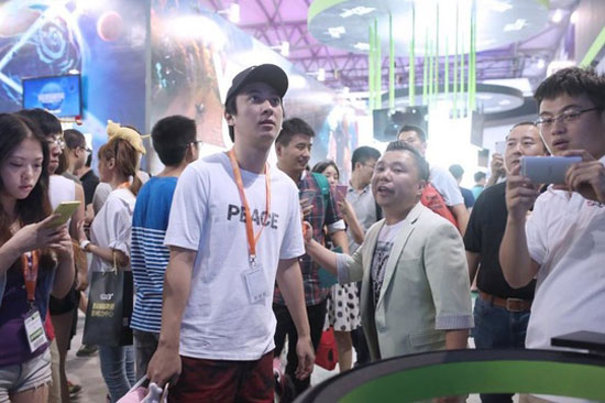 王思聪惊现2015ChinaJoy现场图集(12)