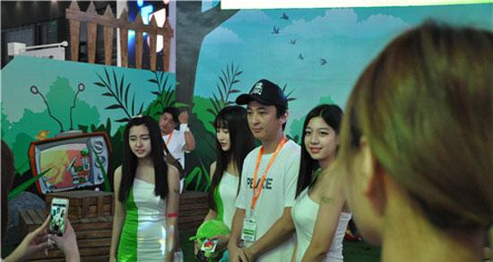 王思聪惊现2015ChinaJoy现场图集(20)