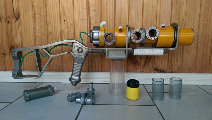 国外玩家自制《辐射4》镭射步枪(5)