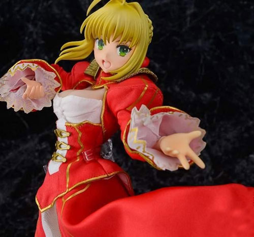 11区网友亲手为红saber手办丰胸(6)