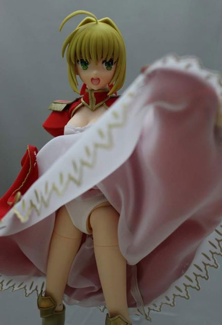 11区网友亲手为红saber手办丰胸(5)