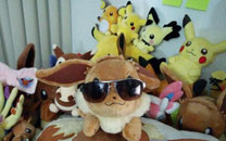 《口袋妖怪》角色玩偶眼镜照赏析