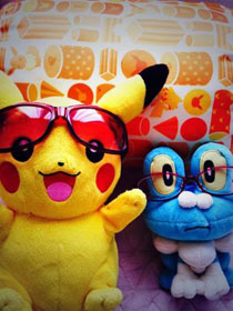 《口袋妖怪》角色玩偶眼镜照赏析