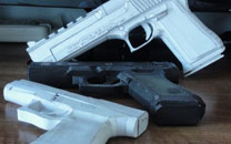 手工大神《使命召唤》逼真纸膜手枪赏析