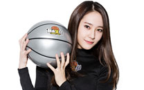 F(x)代言《自由篮球》宣传照