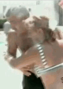 整人不成反被整搞笑GIF2