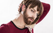 大胡子“美少女”化妆卸妆过程搞笑图片