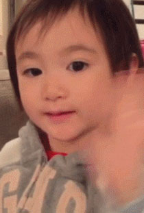 爸爸回来了萌娃奥莉搞笑GIF合集