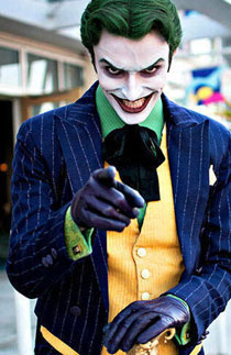 国外小哥神还原小丑cos图赏