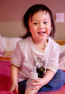 萌娃甜馨花式喝奶十连拍图赏