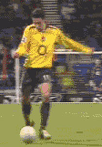 足球场上球员们的搞笑GIF