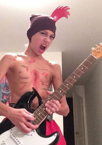 《虚荣》国外玩家恶搞COS图赏